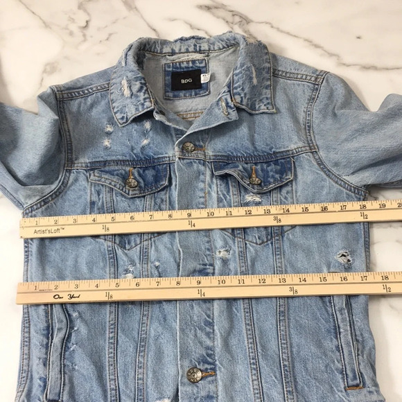 BDG Jean Jacket Womens XS Button Front Light Wash Cotton Distressed‎ Denim - Picture 8 of 11